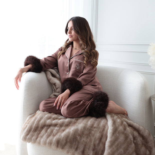 Luxury satin pyjamas with fur trim for women